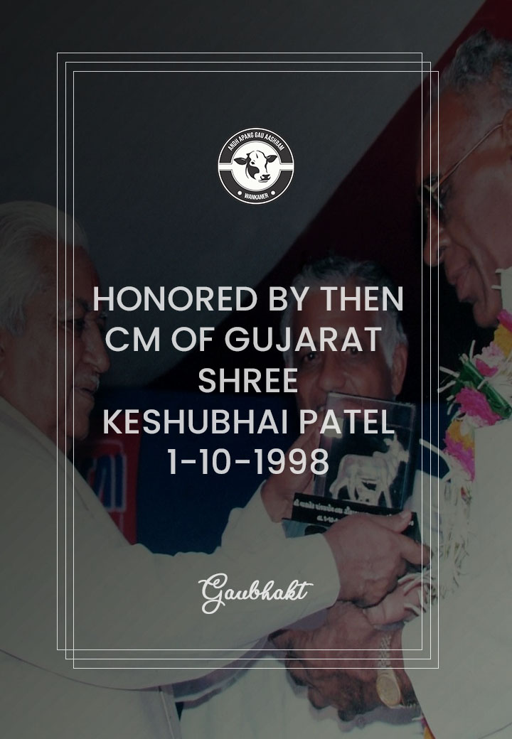 Andh Apang Gaushala Prakhar Gaubhakt Bhailalbhai Pendawala Was Honored by Then CM of Gujarat, Shree Keshubhai Patel In 1998